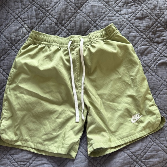 Nike Men’s Standard Fit Shorts – Green - Picture 4 of 6